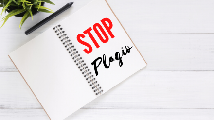 Libreta con texto Stop Plagio